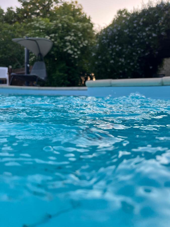 La Colline De Tilleul - Les Deux Puits - Cosy Cottage With Swimming Pool Near Aubeterre Saint-Romain  Luaran gambar