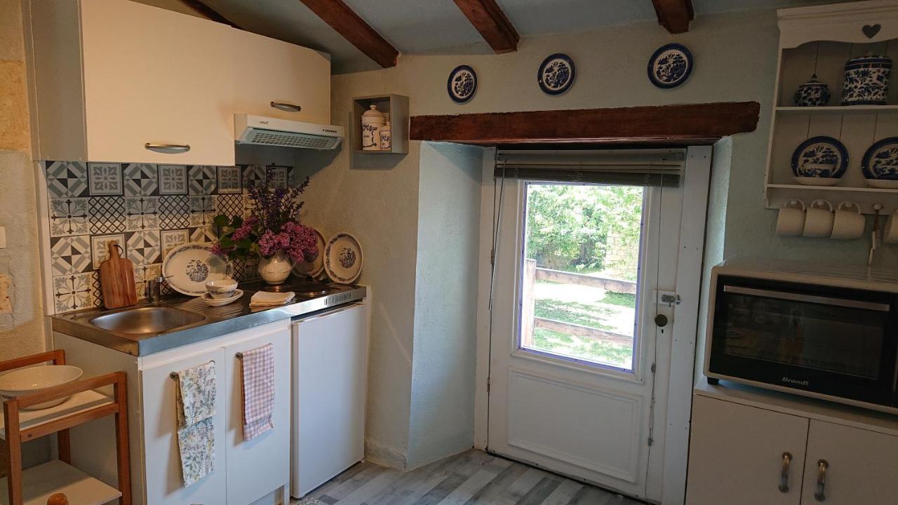 La Colline De Tilleul - Les Deux Puits - Cosy Cottage With Swimming Pool Near Aubeterre Saint-Romain  Luaran gambar