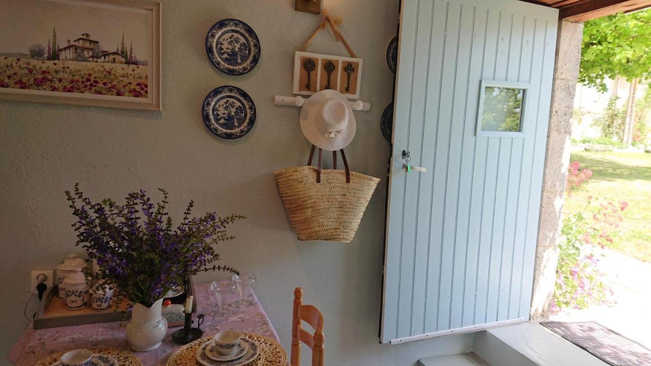 La Colline De Tilleul - Les Deux Puits - Cosy Cottage With Swimming Pool Near Aubeterre Saint-Romain  Luaran gambar