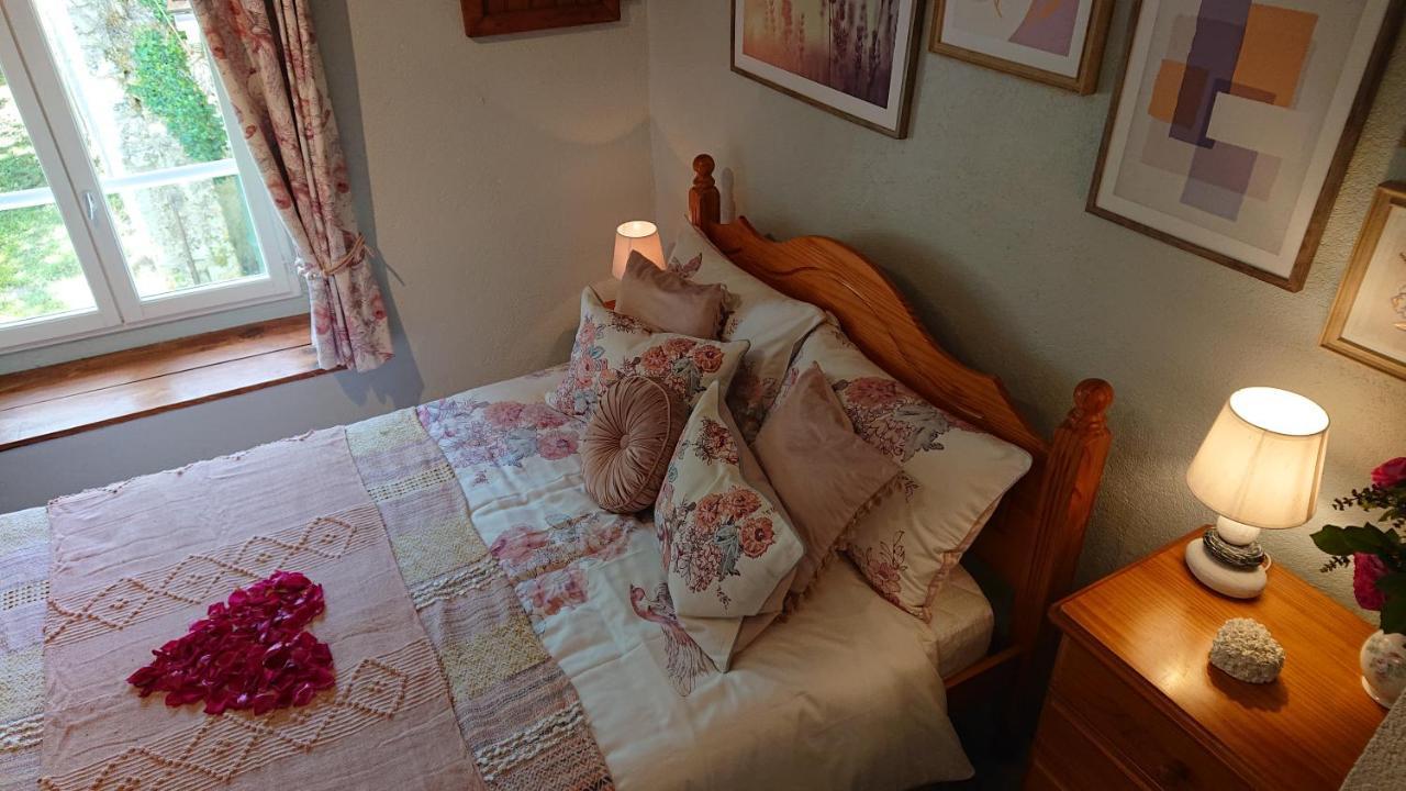 La Colline De Tilleul - Les Deux Puits - Cosy Cottage With Swimming Pool Near Aubeterre Saint-Romain  Luaran gambar
