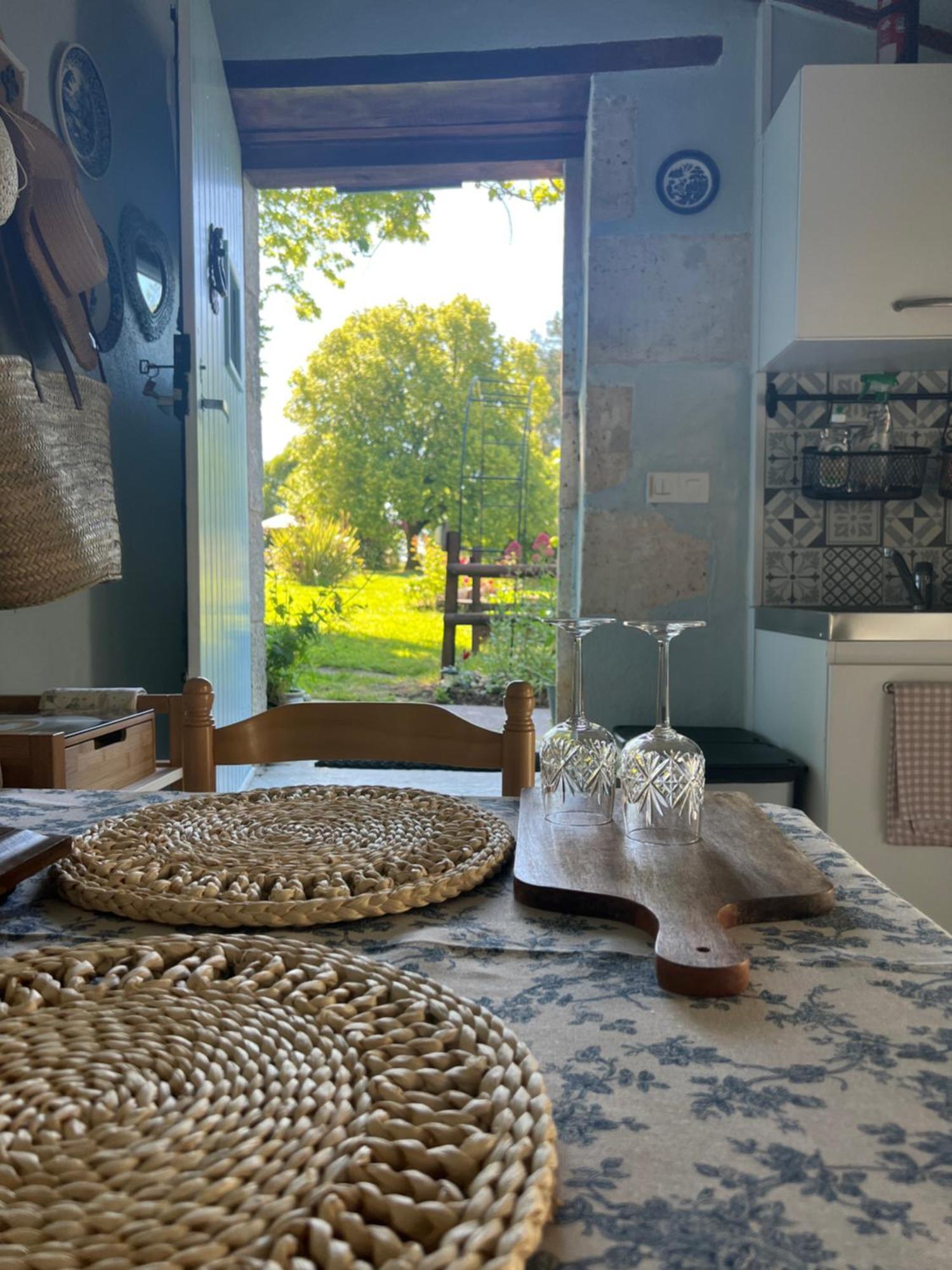 La Colline De Tilleul - Les Deux Puits - Cosy Cottage With Swimming Pool Near Aubeterre Saint-Romain  Luaran gambar