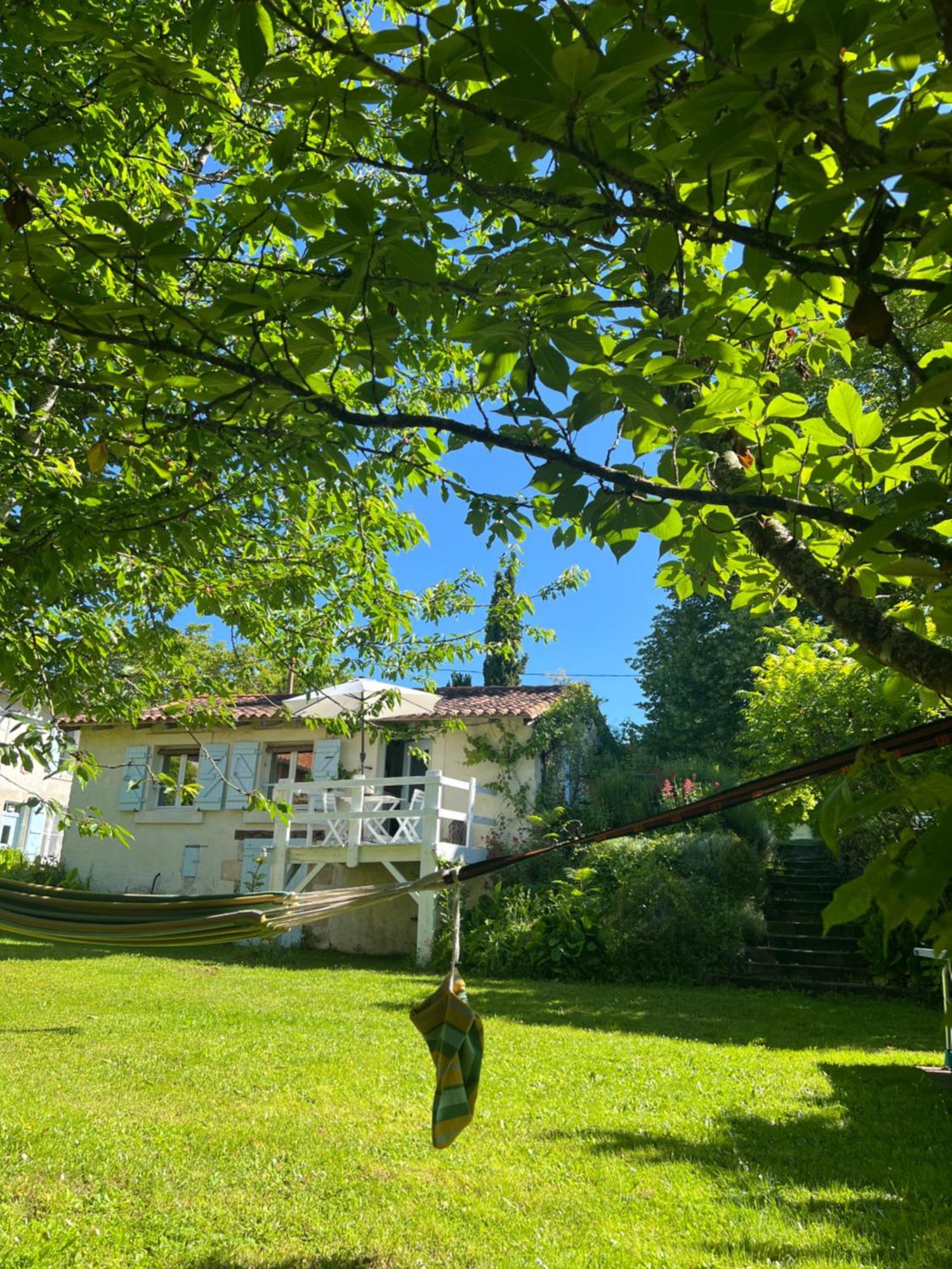 La Colline De Tilleul - Les Deux Puits - Cosy Cottage With Swimming Pool Near Aubeterre Saint-Romain  Luaran gambar